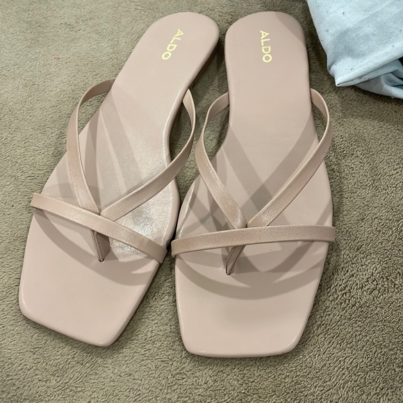 BNIB Aldo Nude Sandals - size 10 - Picture 1 of 4